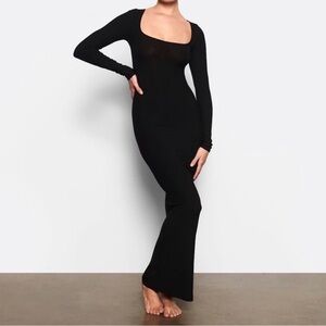 SKIMS NWT Black Long Sleeve Maxi Dress sz M